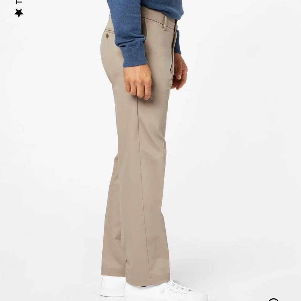 Dockers Men’s Workwear Signature Khaki Classic‎ Fit Pleated Pants